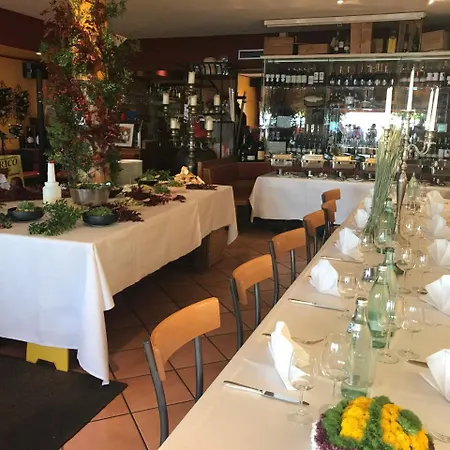 Bacchus Wine & Bites Отель Меерсбург