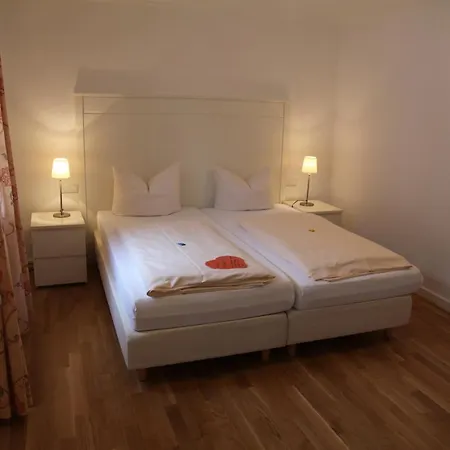 Bacchus Wine & Bites מלון