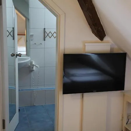 Bacchus Wine & Bites מלון